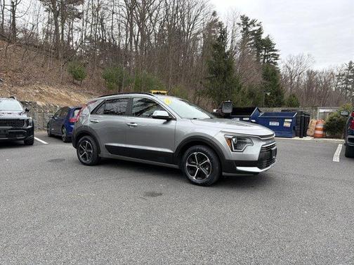 2023 Kia Niro LX