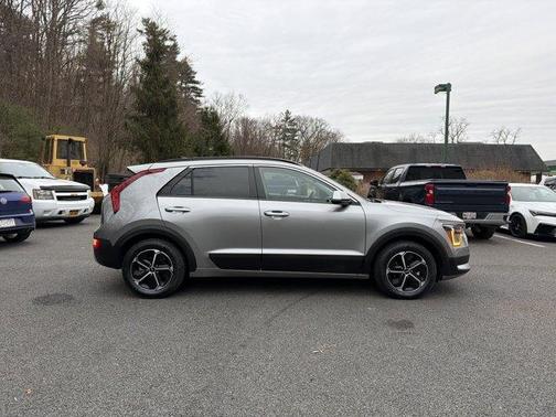 2023 Kia Niro LX