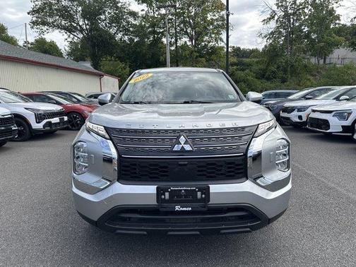 2022 Mitsubishi Outlander ES