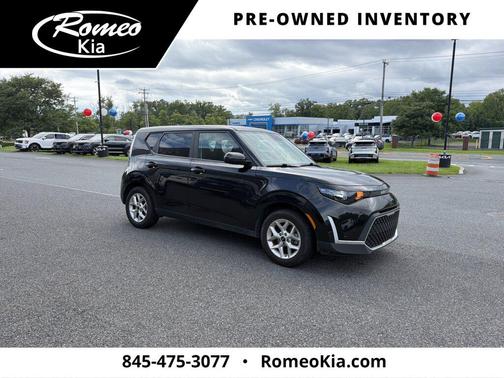 Fusion Black 2024 Kia Soul LX