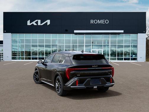 Aurora Black Pearl 2026 Kia K4 GT-Line Turbo