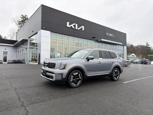Everlasting Silver 2023 Kia Telluride S