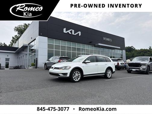 Pure White 2019 Volkswagen Golf Alltrack TSI SE