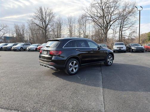 Black 2022 Mercedes-Benz GLC 300 4MATIC