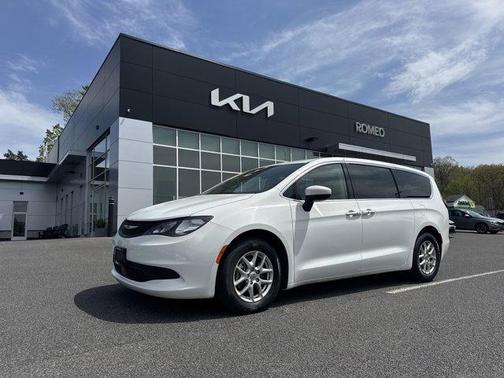 2023 Chrysler Voyager LX