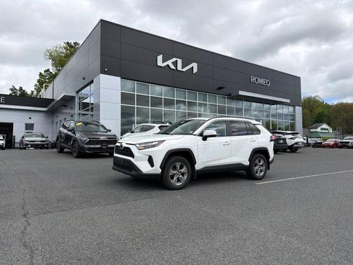 Ice Cap 2024 Toyota RAV4 XLE