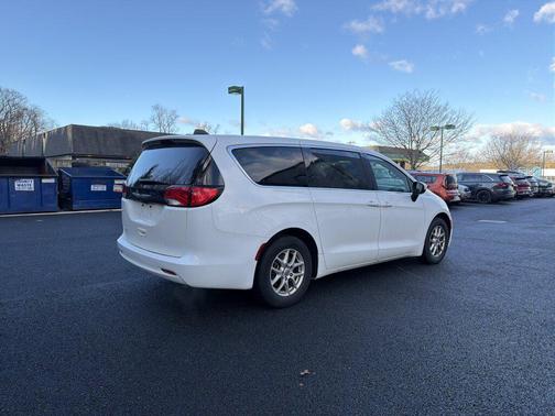 Bright White Clearcoat 2023 Chrysler Voyager LX
