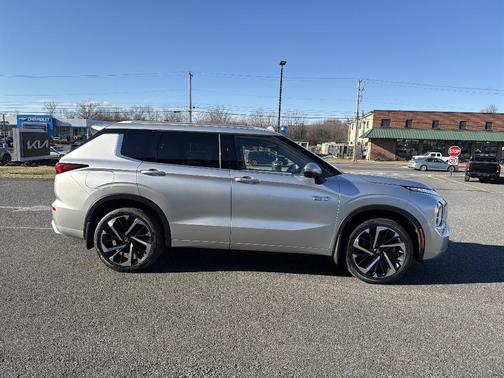 2023 Mitsubishi Outlander PHEV 40th Anniversary