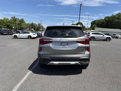 Steel Gray 2023 Kia Seltos LX