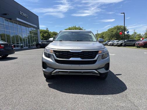 Steel Gray 2023 Kia Seltos LX