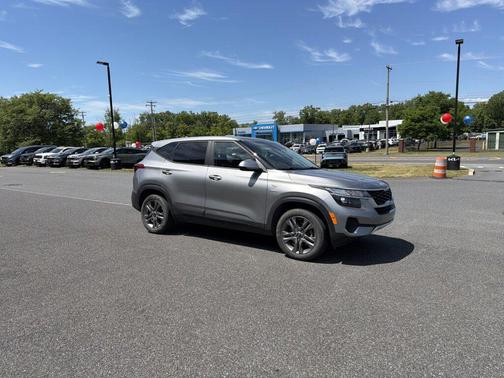 Steel Gray 2023 Kia Seltos LX