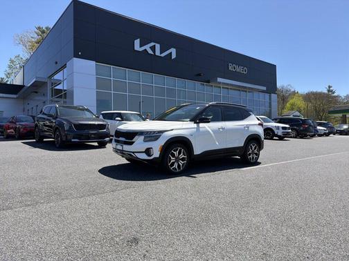 Clear White/Black Roof 2022 Kia Seltos SX Turbo