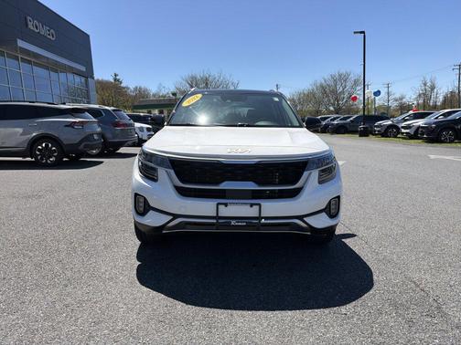 Clear White/Black Roof 2022 Kia Seltos SX Turbo