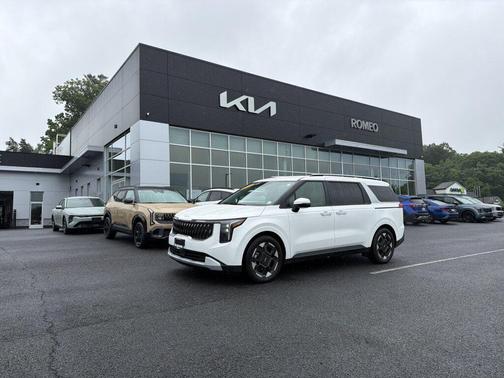 Snow White Pearl 2026 Kia Carnival EX