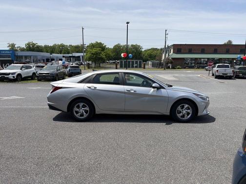 Shimmering Silver Pearl 2021 Hyundai ELANTRA SE