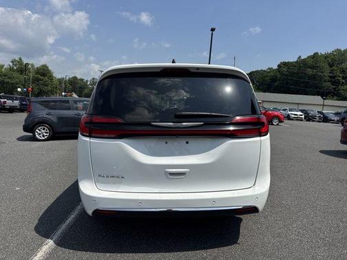 2023 Chrysler Pacifica Touring-L