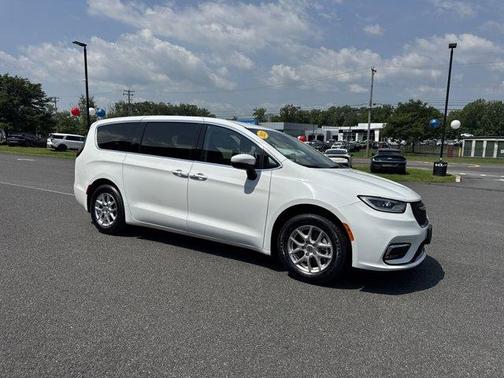 2023 Chrysler Pacifica Touring-L