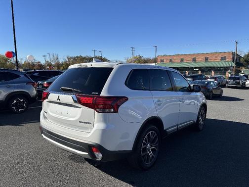 2017 Mitsubishi Outlander ES