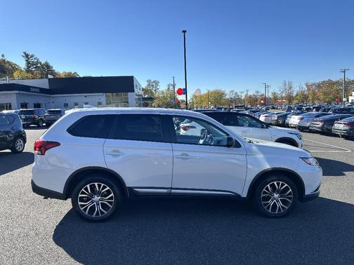 2017 Mitsubishi Outlander ES