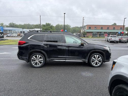 Crystal Black Silica 2022 Subaru Ascent Limited 7-Passenger