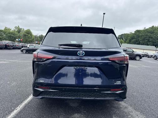 2021 Toyota Sienna XSE 7 Passenger