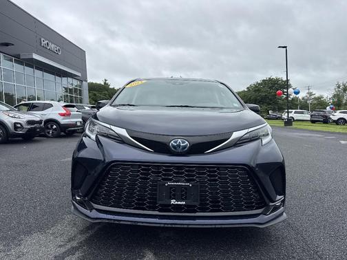 2021 Toyota Sienna XSE 7 Passenger