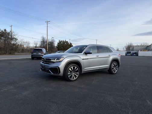 Pure Gray 2022 Volkswagen Atlas Cross Sport 3.6L V6 SEL Premium R-Line