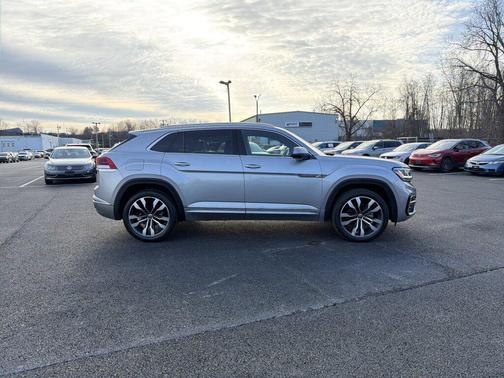 Pure Gray 2022 Volkswagen Atlas Cross Sport 3.6L V6 SEL Premium R-Line