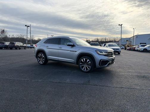 Pure Gray 2022 Volkswagen Atlas Cross Sport 3.6L V6 SEL Premium R-Line