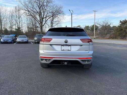Pure Gray 2022 Volkswagen Atlas Cross Sport 3.6L V6 SEL Premium R-Line