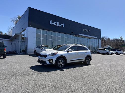 Silky Silver 2021 Kia Niro LXS