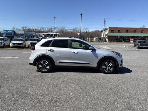 Silky Silver 2021 Kia Niro LXS