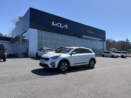 Silky Silver 2021 Kia Niro LXS
