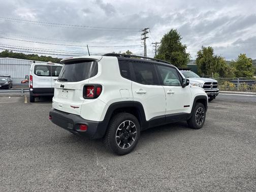 2023 Jeep Renegade Trailhawk