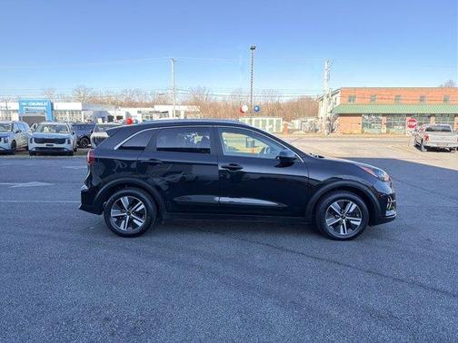 2022 Kia Niro LXS SE