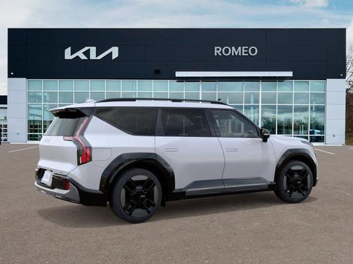 Glacial White Pearl 2026 Kia EV9 GT-Line