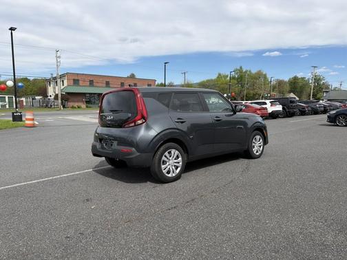 Gravity Gray 2022 Kia Soul LX