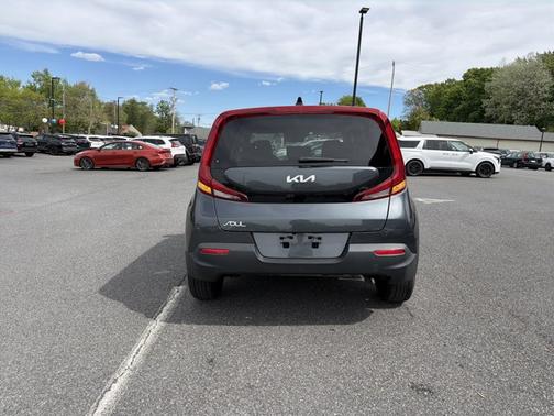 Gravity Gray 2022 Kia Soul LX