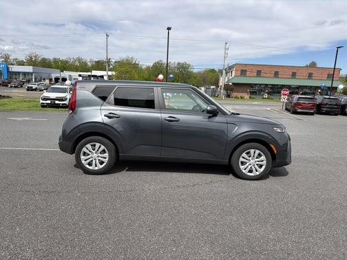 Gravity Gray 2022 Kia Soul LX
