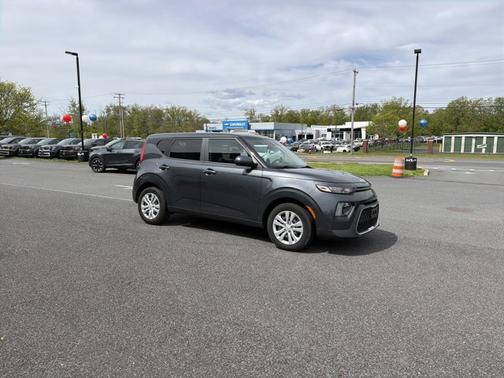 Gravity Gray 2022 Kia Soul LX
