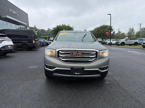 Pepperdust Metallic 2019 GMC Acadia SLT-2