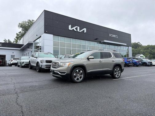 Pepperdust Metallic 2019 GMC Acadia SLT-2