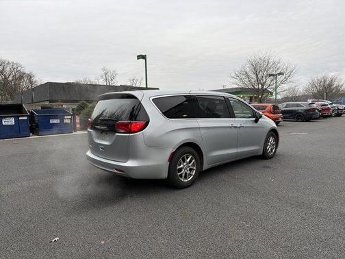 2023 Chrysler Voyager LX