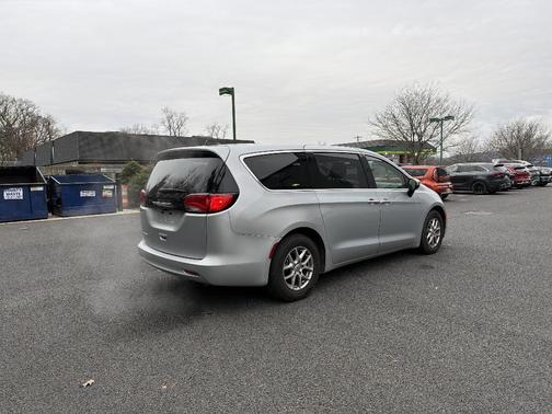 2023 Chrysler Voyager LX