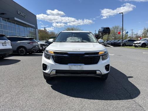 Snow White Pearl 2024 Kia Seltos S