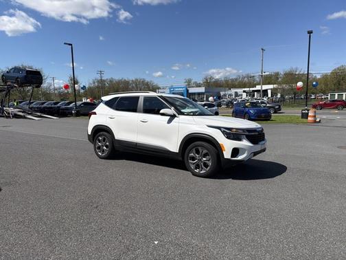 Snow White Pearl 2024 Kia Seltos S