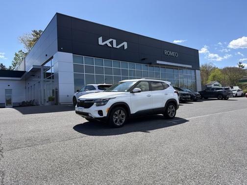 Snow White Pearl 2024 Kia Seltos S