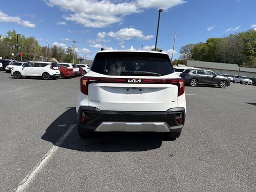 Snow White Pearl 2024 Kia Seltos S