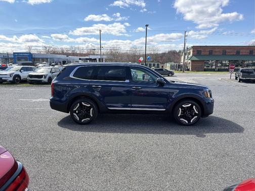 Midnight Black 2024 Kia Telluride S