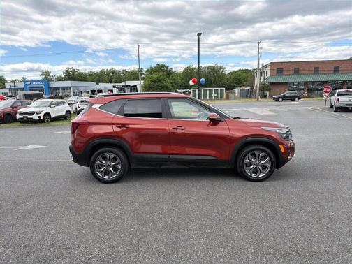 Mars Orange 2024 Kia Seltos S